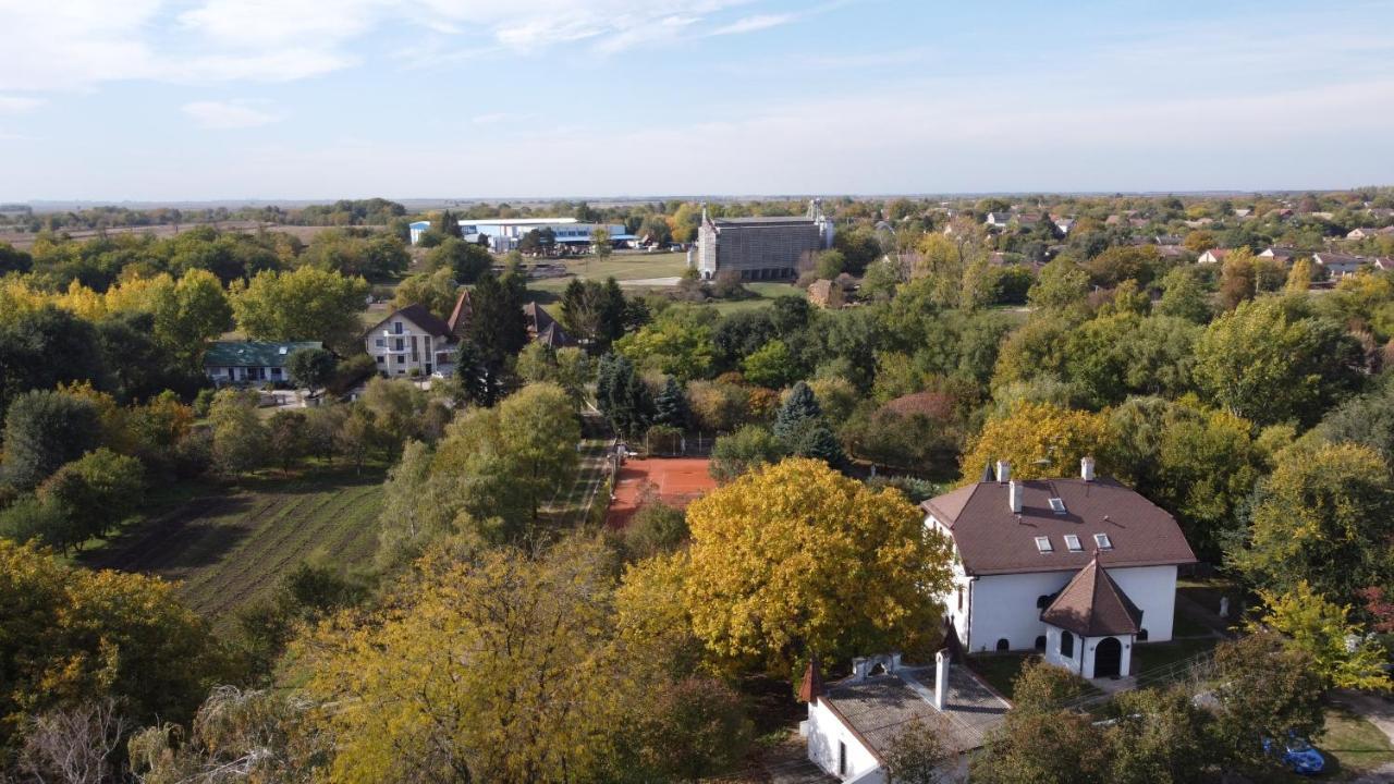 B&B Villa Pipacs Feketić Exterior foto