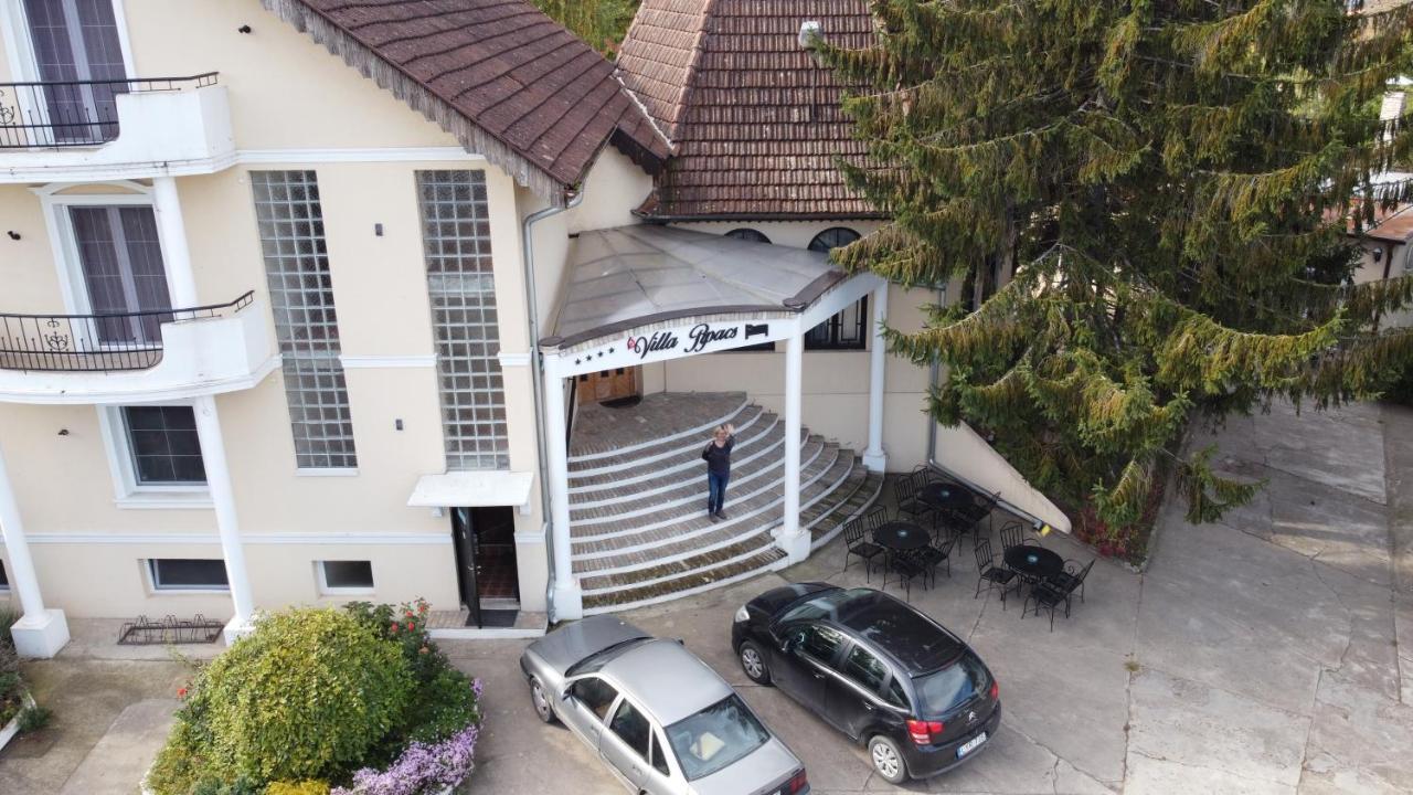 B&B Villa Pipacs Feketić Exterior foto