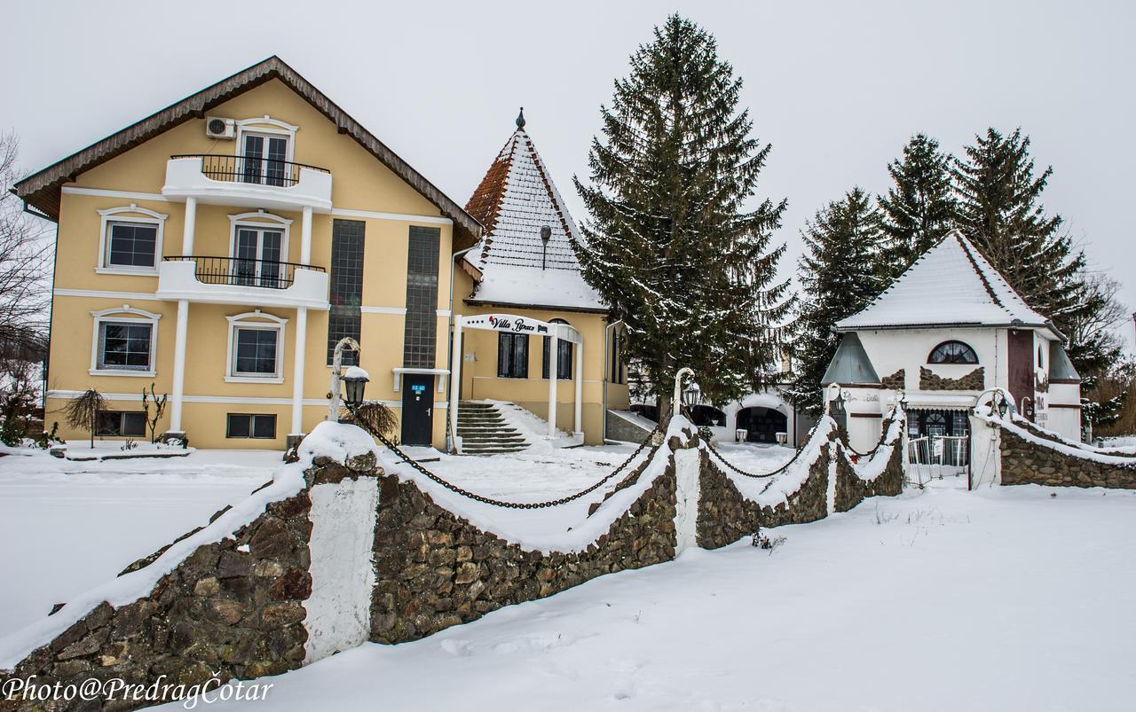 B&B Villa Pipacs Feketić Exterior foto