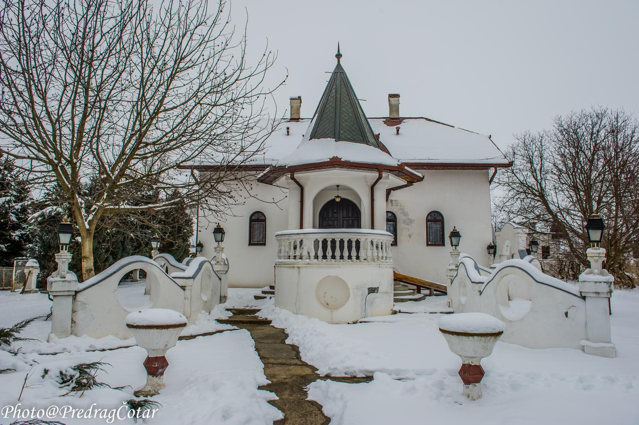 B&B Villa Pipacs Feketić Exterior foto